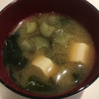 ナスと豆腐の味噌汁